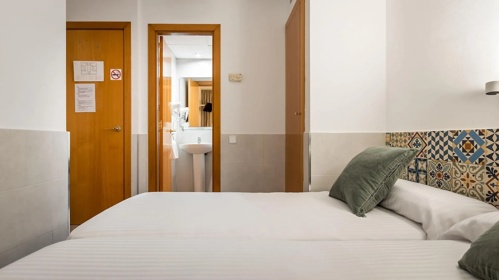 Hostal Baler Barcelona 2*,  Spain